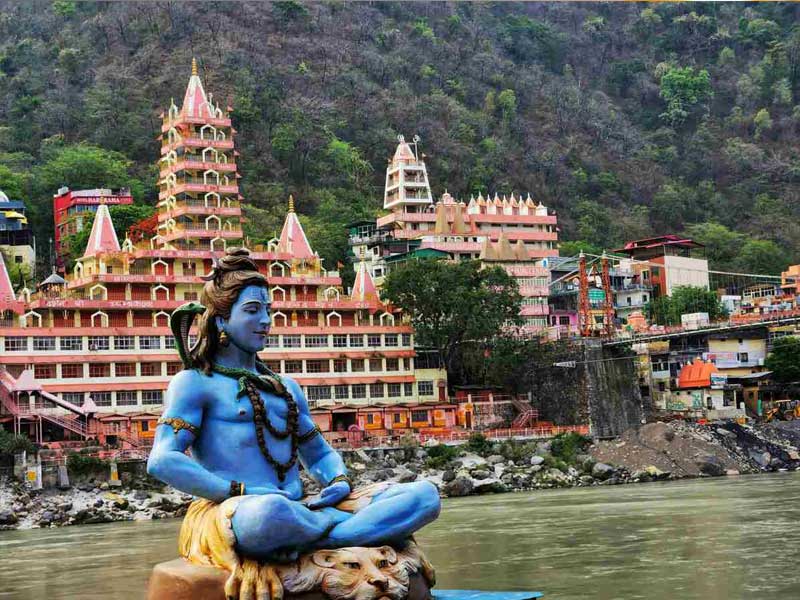 Yoga and Adventure: A Rishikesh Retreat